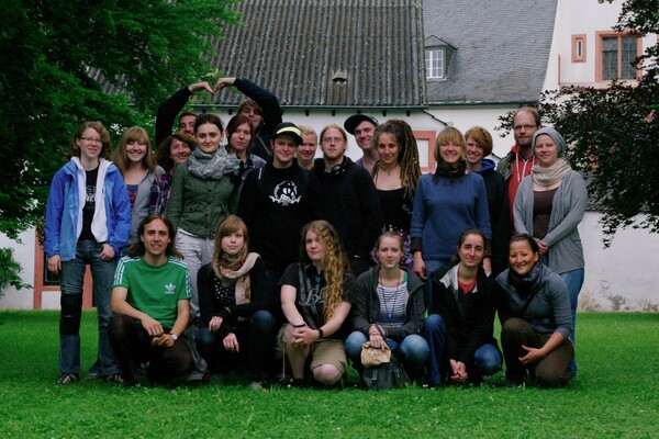 Die Freiwilligen des Jahrgangs 2011/12 der Jugendbauhütte Rheinland