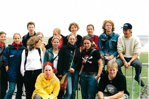 Die Freiwilligen des Jahrgangs 2002/03 der Jugendbauhütte Rheinland
