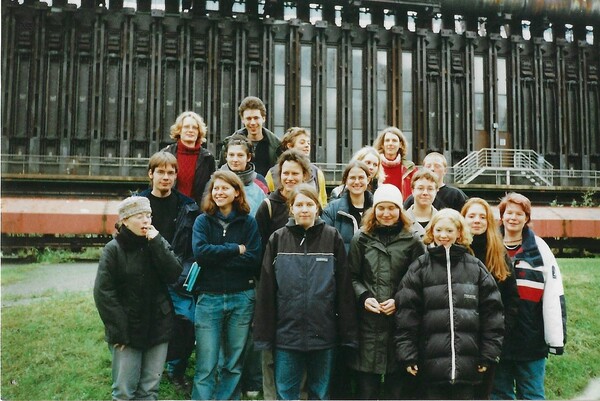 Die Freiwilligen des Jahrgangs 2001/02 der Jugendbauhütte Rheinland