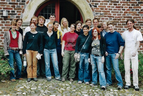 Die Freiwilligen des Jahrgangs 2004/05 der Jugendbauhütte Rheinland